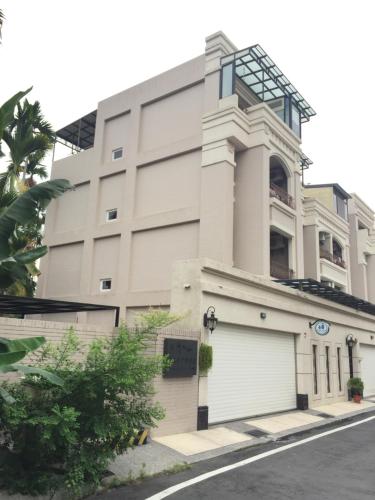 a building with a garage in front of it at Summerle No.11 in Chaozhou