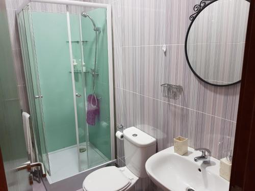 Et badeværelse på Porto Infante Apartment