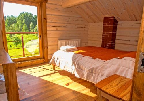 Un pat sau paturi într-o cameră la "Pakalas" Villa&Resort