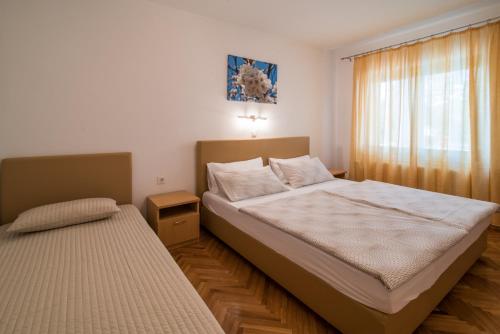 A bed or beds in a room at Apartments Marija & Anton