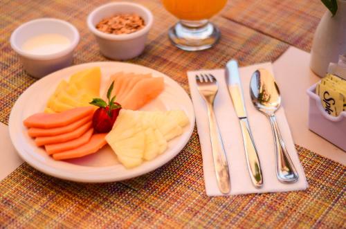 a plate of fruit and vegetables on a table at Hotel Diego de Mazariegos in San Cristóbal de Las Casas