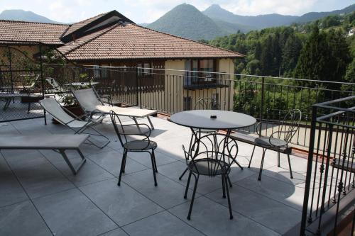 a patio with a table and chairs on a balcony at Hotel La Torre in Castiglione dʼIntelvi
