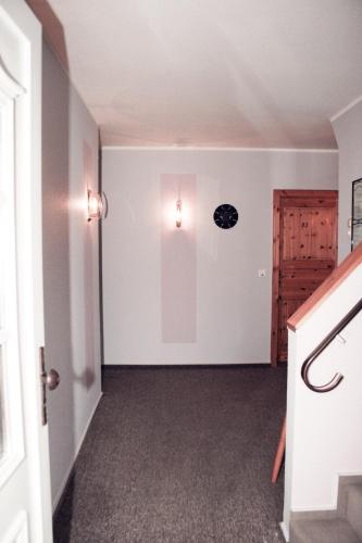 an empty room with a white wall and a door at Landgasthof Fegetasch in Neukirchen