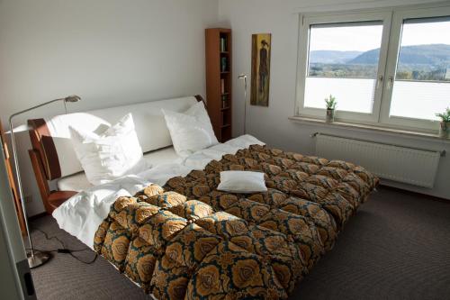 Postel nebo postele na pokoji v ubytování FeWo zur Sonne