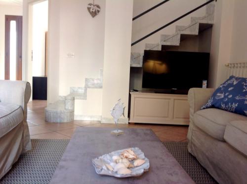 Ruang duduk di Casa Mario dei Pini