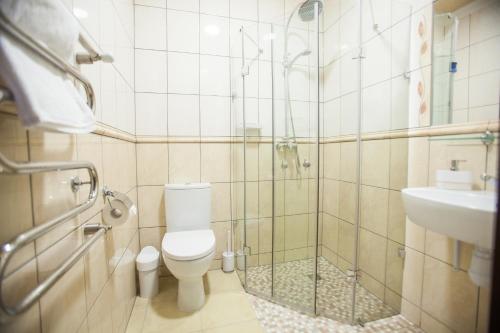 Vonios kambarys apgyvendinimo įstaigoje Central Hotel Radviliškis