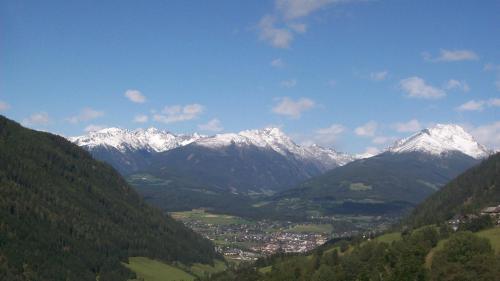 a view of a mountain range with snow capped mountains at Boabauer in Tamsweg