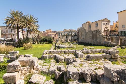 a view of the ruins of the ancient city at Apollo B&B in Siracusa