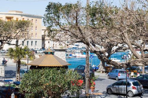 a view of a parking lot with a tree and a building at Apollo B&B in Siracusa