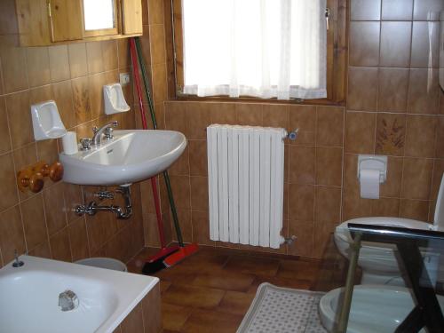 Ванна кімната в Residence Pian del Vino