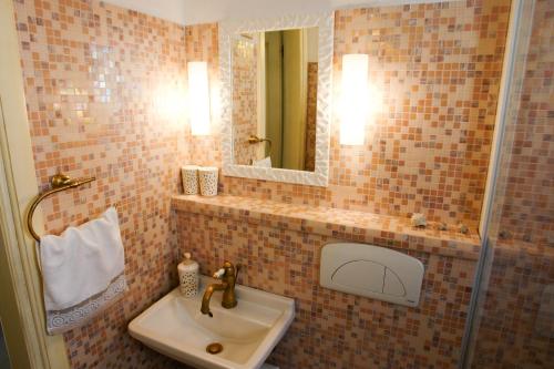 a bathroom with a sink and a mirror at Robinson Villa Afrodita in Nerežišća