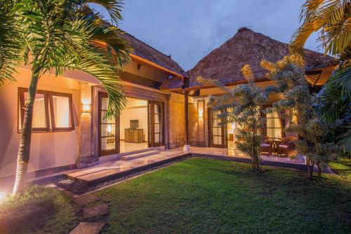 an image of a house with a yard at Samhita Garden Ubud in Ubud