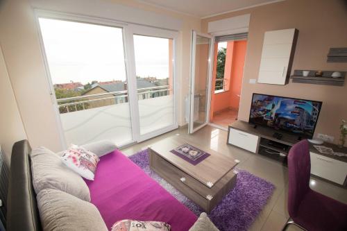 Apartments Sandra with free private parking