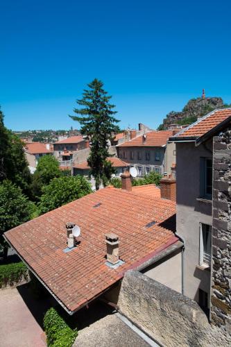 an overhead view of a red roof of a building at Appartement centre ville Le Puy in Le Puy en Velay