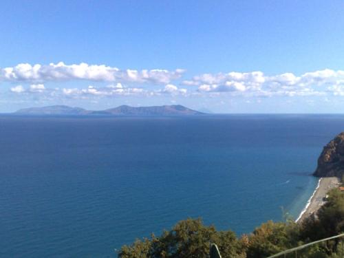a view of a large body of water at Villetta Fichera Monolocale in Gioiosa Marea
