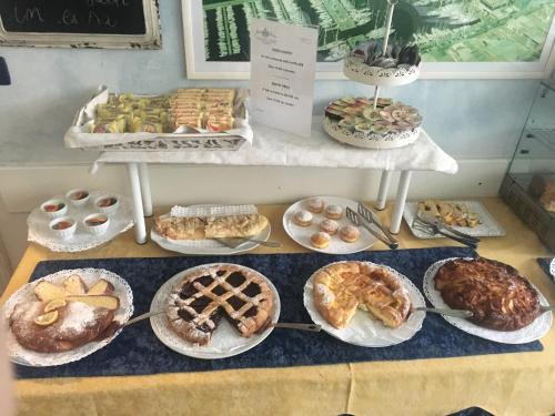 Makanan di atau berdekatan hotel