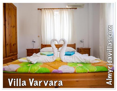 Ένα ή περισσότερα κρεβάτια σε δωμάτιο στο Villa Varvara in Almyrida slechts 350m vanaf het strand - Auto huren niet nodig - Gratis Samariakloof
