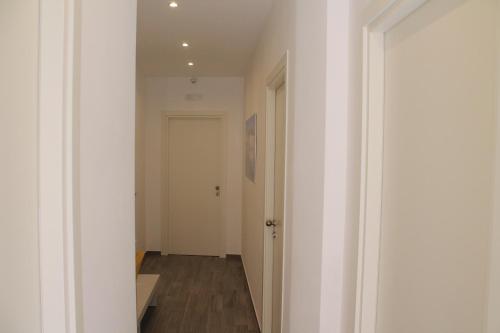 a hallway with white walls and a white door at B&B Marconi in Favignana