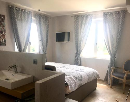 Postel nebo postele na pokoji v ubytování BASTIDE DE L' ORANGERAIE