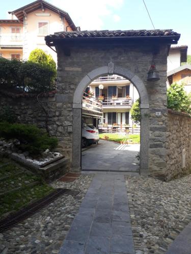 an entrance to a building with an archway at Da Mara Lago Di Como in Sormano