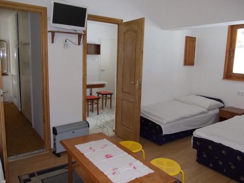 Una cama o camas en una habitación de Puszta Hotel