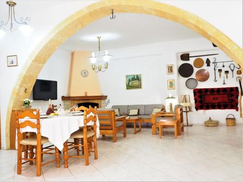 Gallery image of Traditional Cretan Villa in Rodhopós