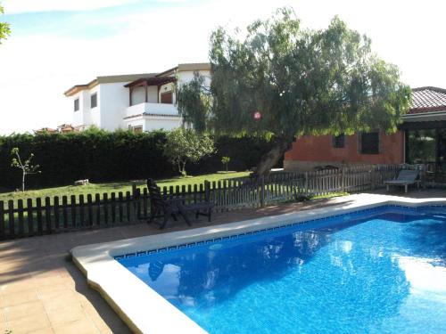Villa Sol y Salの敷地内または近くにあるプール