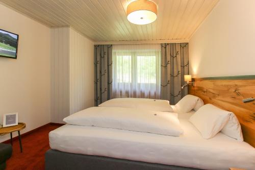 سرير أو أسرّة في غرفة في غاست هاوس بارينفورت