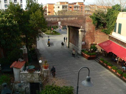 an overhead view of a street with people walking at B&B Pierilu' in Grosseto