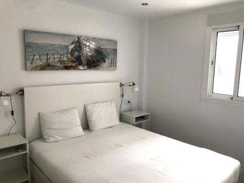 Foto da galeria de New central 2BR apartment 100m-to-beach free parking em Fuengirola