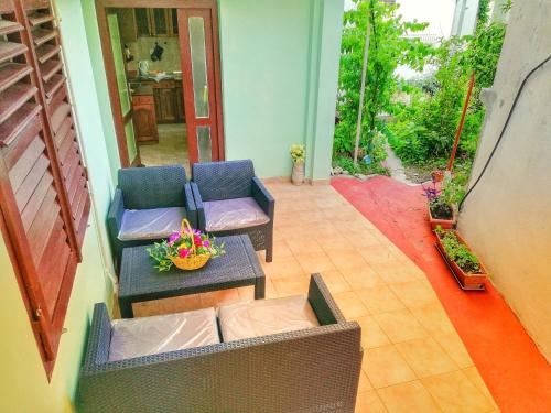 Фотография из галереи Apartments Jadranka в Тучепи