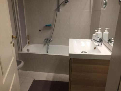 A bathroom at Housesanremo