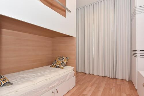 A bed or beds in a room at Oporto Bernardes Studios - São Lázaro Hostel