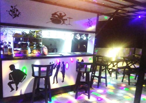 The lounge or bar area at RedDoorz @ Western Highway Lodge Hotel