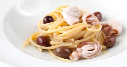 a plate of pasta with oysters and mushrooms at Stella in Quartu SantʼElena