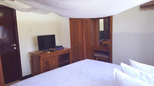 Μια τηλεόραση ή/και κέντρο ψυχαγωγίας στο Aman Gati Hotel Lakey
