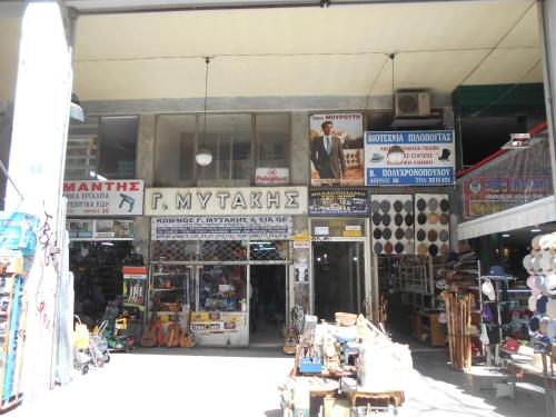 Monastiraki flea market & metro station appartment