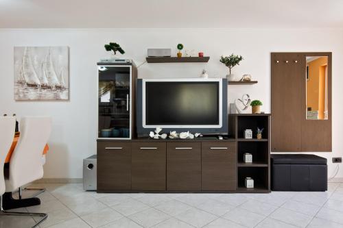 Televisyen dan/atau pusat hiburan di Apartment Punda