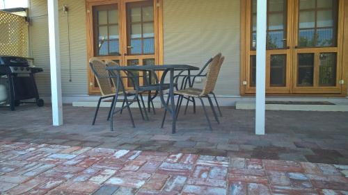  Book Keepers Cottage -  Room  picture :   Tea/Coffee maker    Shower    TV                           