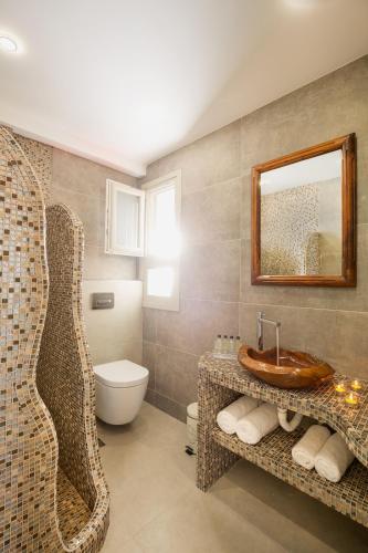 Nectarios Villa - Studios & Suites Adults Onlyにあるバスルーム
