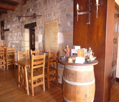 a wine tasting room with a table and chairs at Chambres d'hôtes l'Escuelle des Chevaliers in Cordes-sur-Ciel