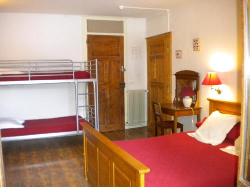 a bedroom with a bunk bed and a desk at Gîte Les Mésanges in Thônes