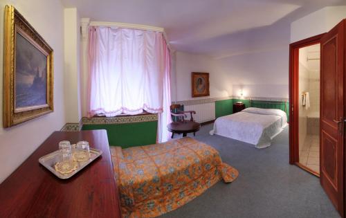 En eller flere senge i et værelse på Hotel Panzió Nr100 Aparthotel konyha nélkül