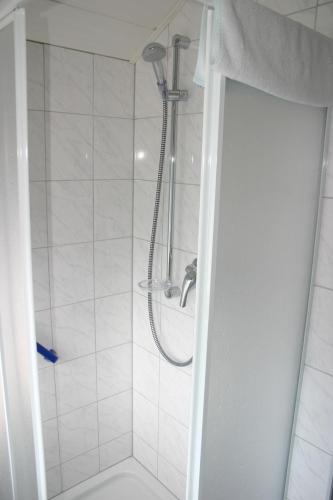Ett badrum på Gasthof Zum Stausee