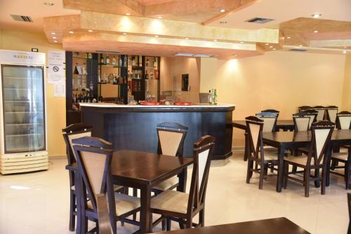 Lounge nebo bar v ubytování Hotel Sunrise