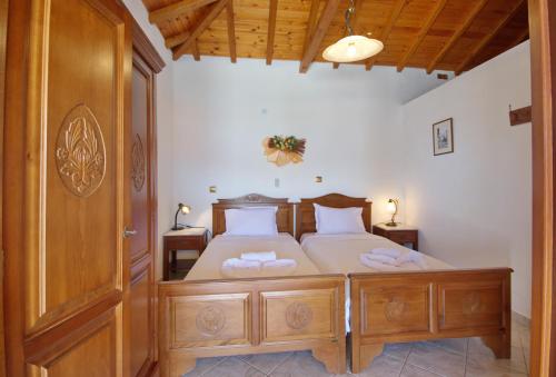 Ένα ή περισσότερα κρεβάτια σε δωμάτιο στο Pelagos Villas