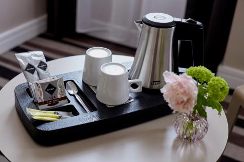 Utensilios para hacer té y café en Hotel Central Basilica