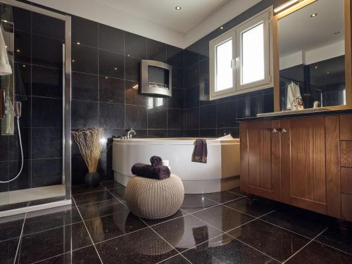 Kúpeľňa v ubytovaní Mont Bleu Luxury Villa