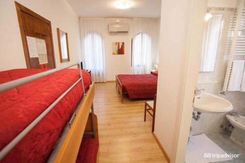 Koupelna v ubytování Hotel Caprera