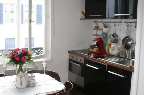 Kitchen o kitchenette sa Appartement 3 pièces, Krutenau, Parking privé